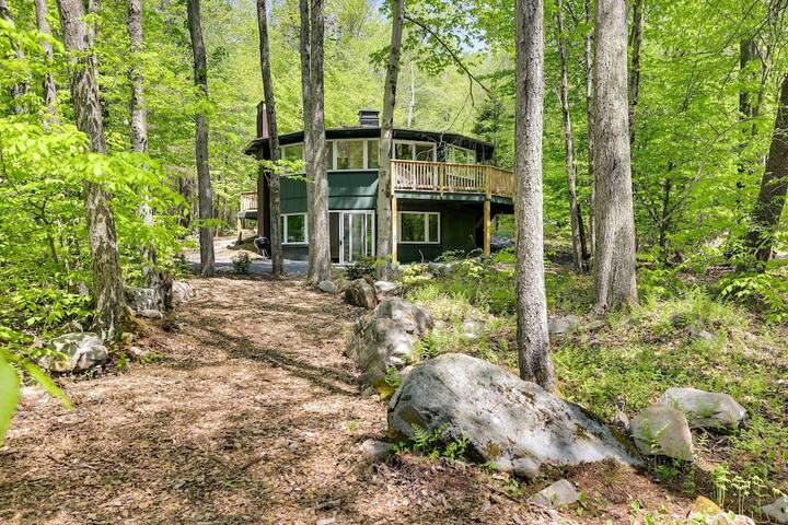 Private Deck & Grill: Pocono Pines Retreat!