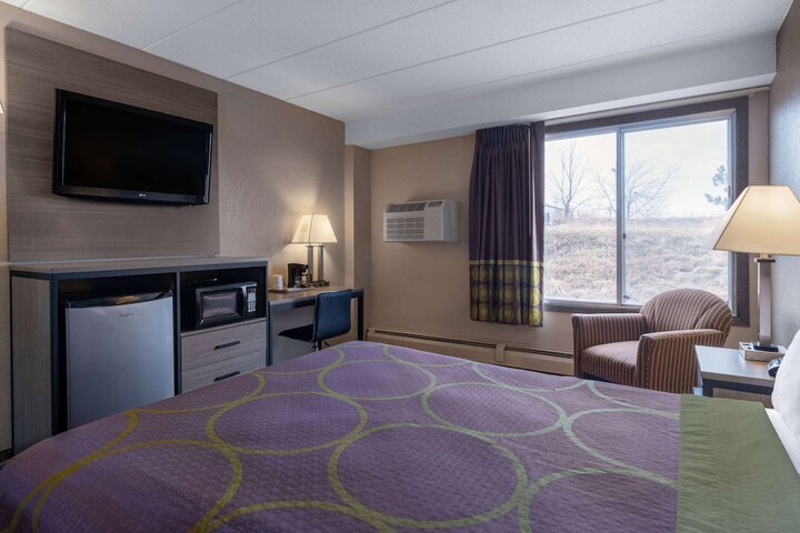 Room 11 of 27