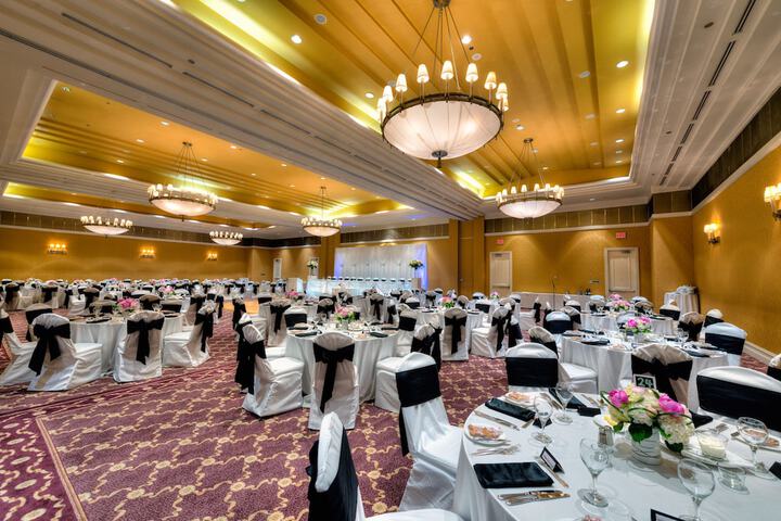 Hilton Niagara Falls / Fallsview Hotel & Suites