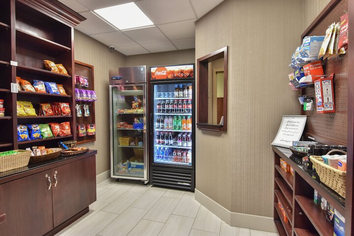 Holiday Inn Express and Suites Springfield Medical District by IHG