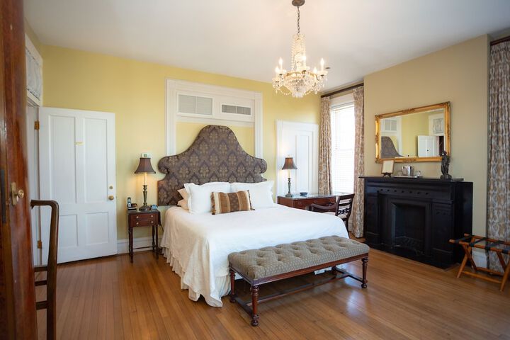 Room 40 of 141