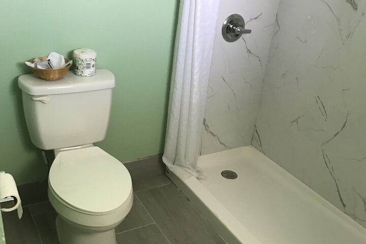 Room 32 of 43