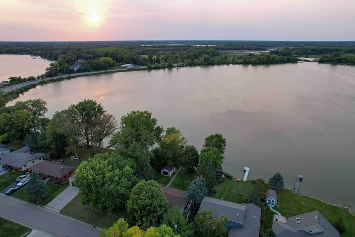 Hugo Home Direct Lake Access & Private Dock!