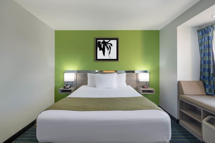 Microtel Inn by Wyndham Cornelius / Lake Norman