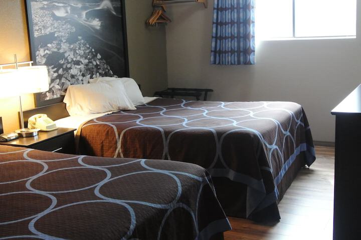 Room 27 of 32