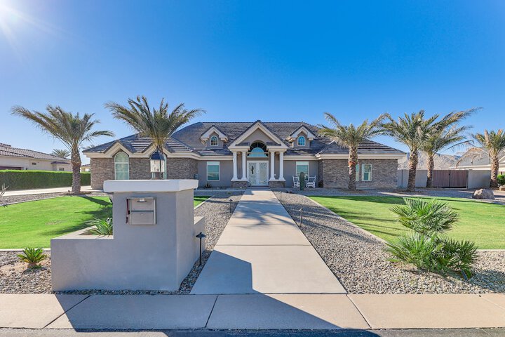 Spacious Queen Creek Home w / Hot Tub & Pool!