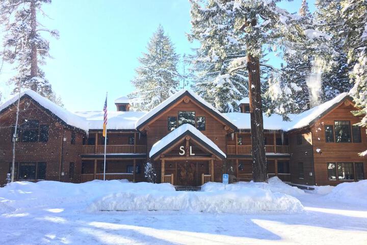 The Suttle Lodge & Boathouse