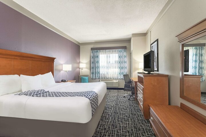 Room 10 of 22