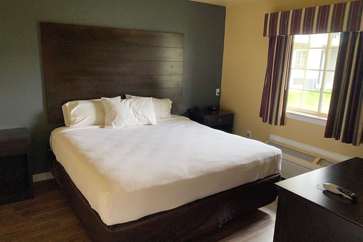 Woodridge Inn and Suites