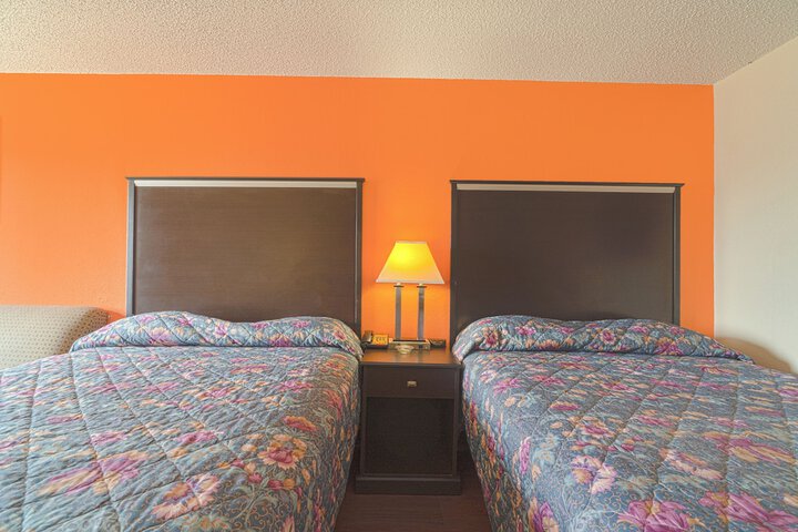 Regency Inn & Suites by OYO Bay City TX