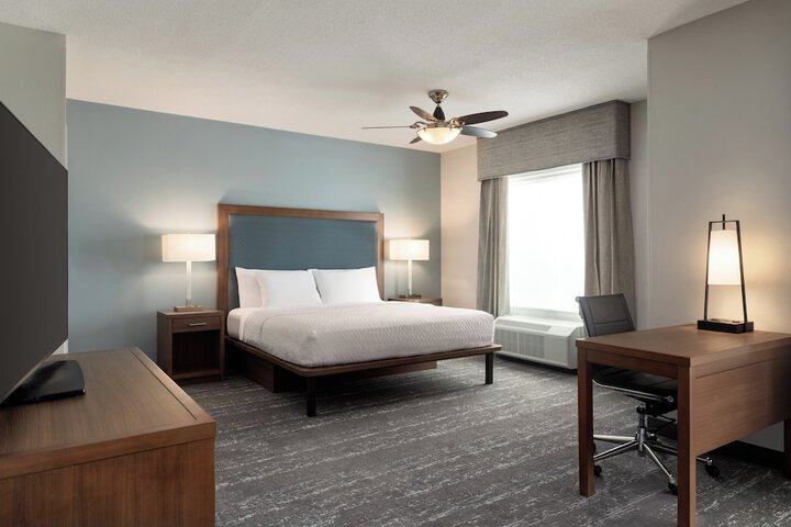 Homewood Suites by Hilton Fort Myers Airport / FGCU