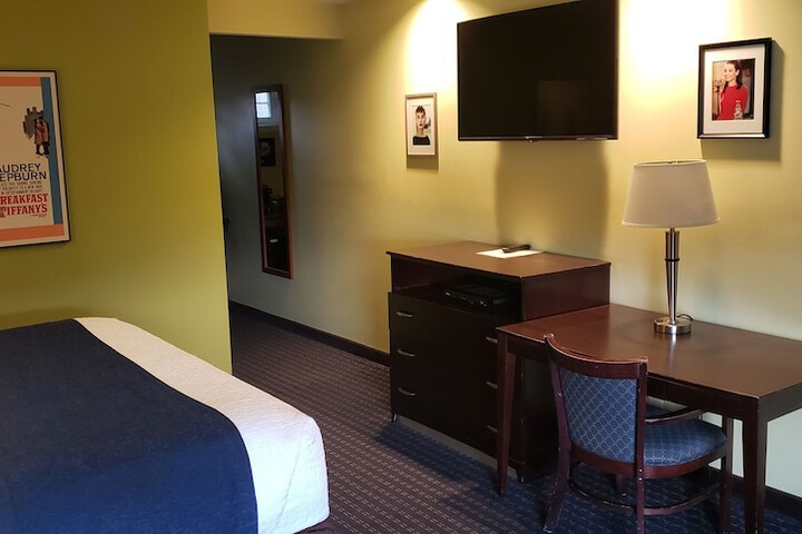 Room 27 of 42