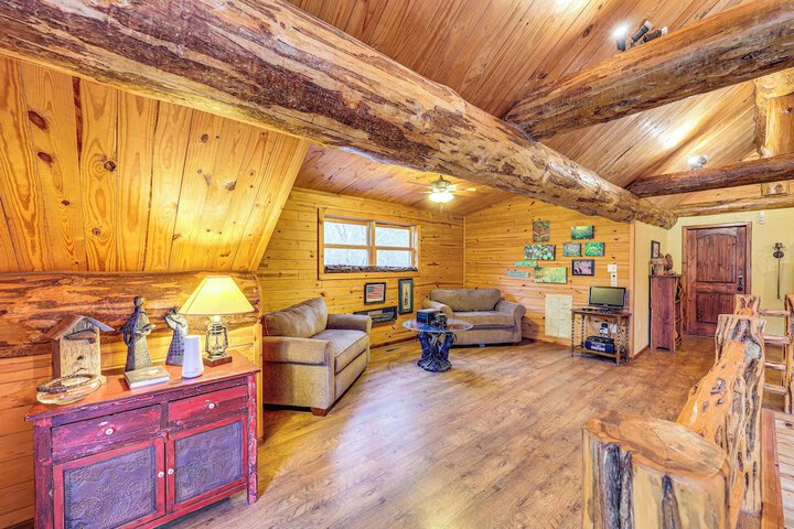 Fish Boat & Hike: Pet-friendly Cabin in Arkansas