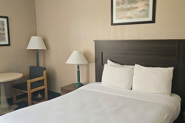 Room 26 of 38