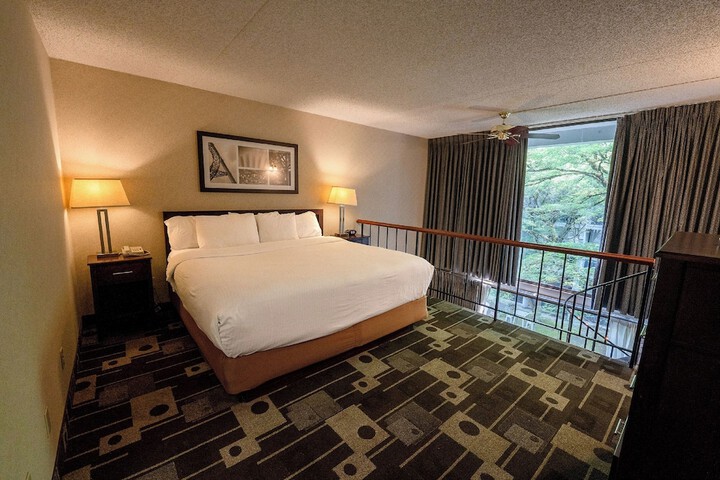 Room 32 of 48