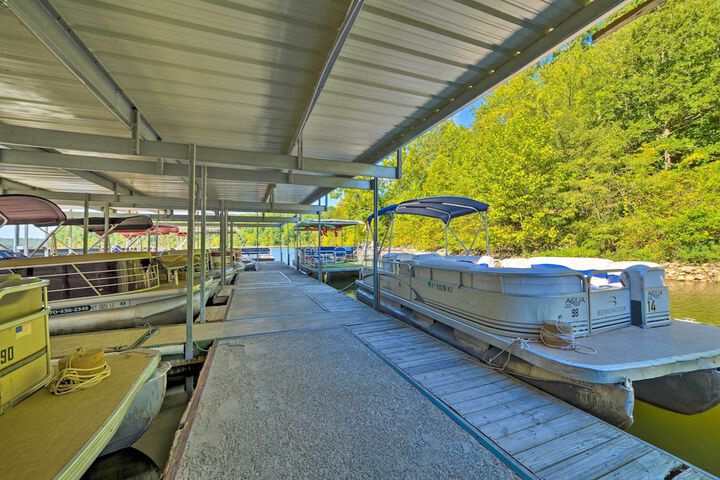 Rustic Dog-friendly Cabin w / Deck & Fire Pit!