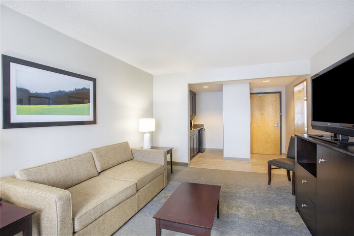 Holiday Inn & Suites Parsippany Fairfield by IHG