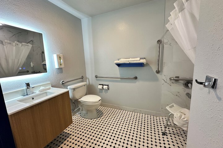 Room 4 of 35