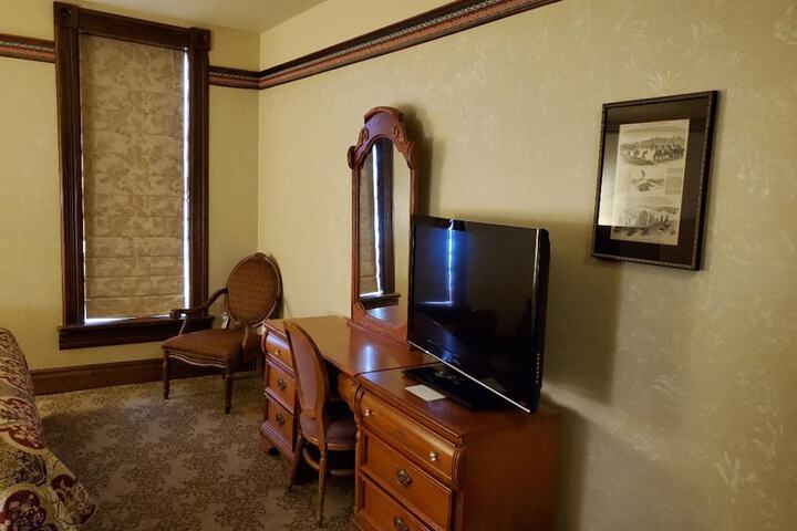 Room 28 of 56