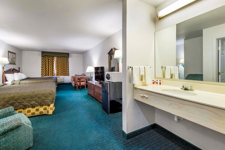 Room 21 of 40