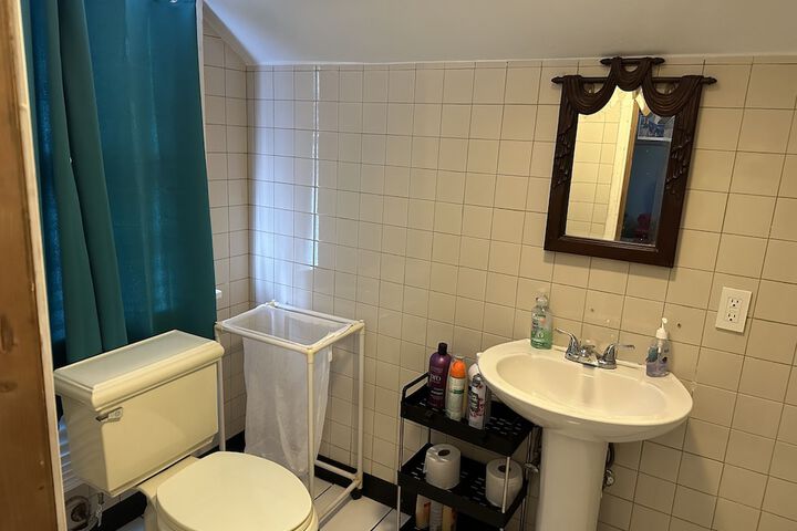 Room 32 of 79
