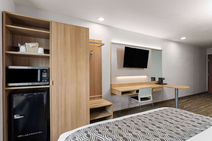 Microtel Inn & Suites by Wyndham Zephyrhills