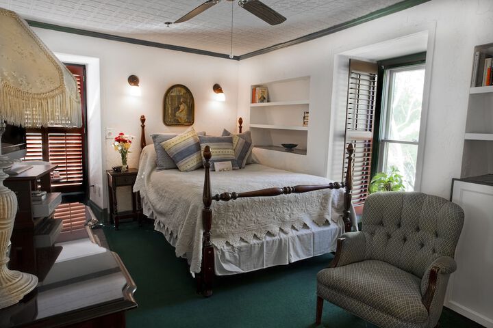 Room 106 of 196
