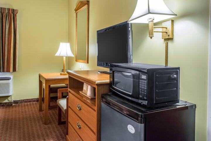 Room 32 of 60