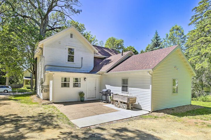 Family-friendly Menomonie Retreat: Walk to Town!