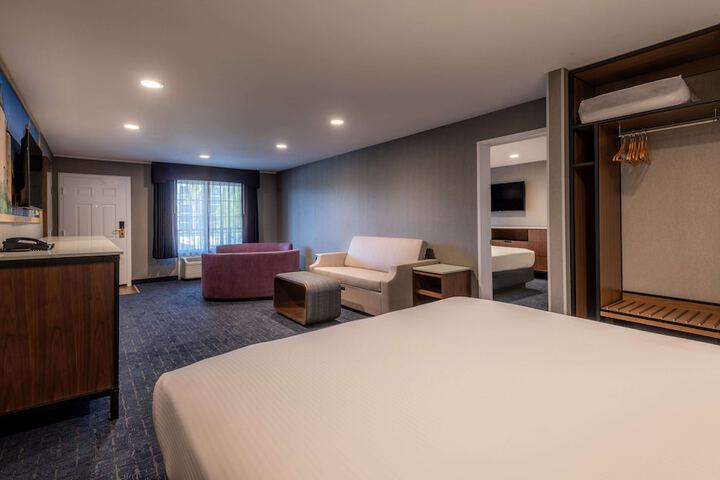 Room 32 of 38