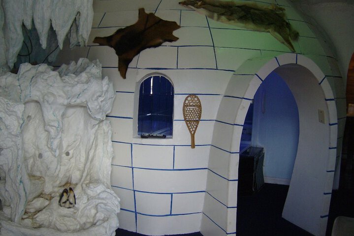 Room 17 of 38