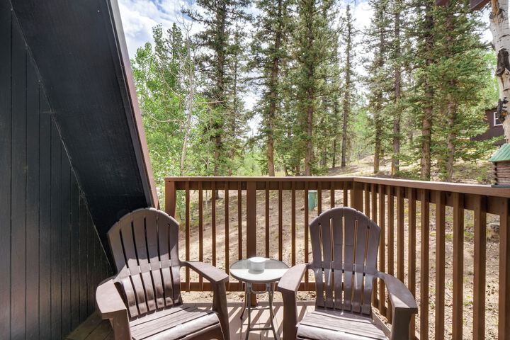 Sunny Muddy Moose Cabin w / Fire Pit & Mtn Views!