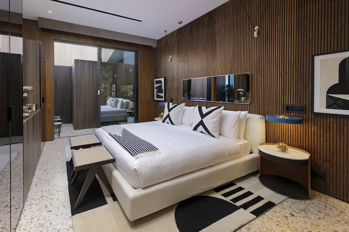 Room 28 of 65