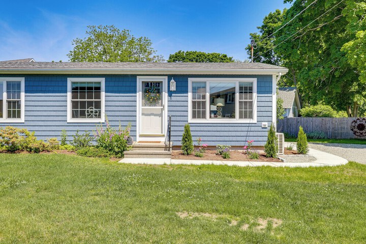 Old Saybrook Home w / Screened Porch & Ocean View!