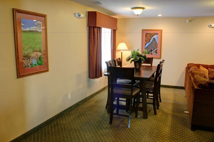 Blue Mountain Inn & Suites