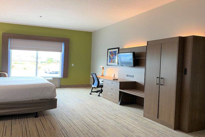 Holiday Inn Express & Suites Somerset Central by IHG