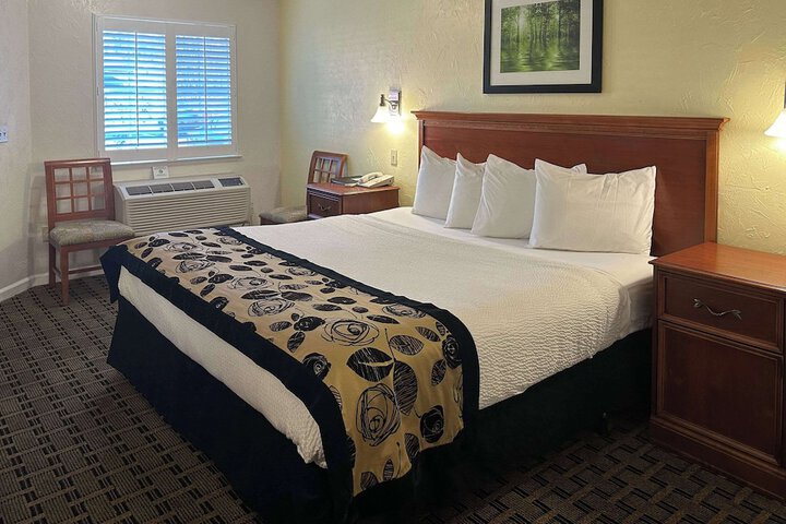Room 37 of 48