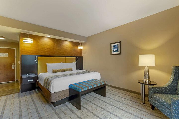 Room 17 of 34