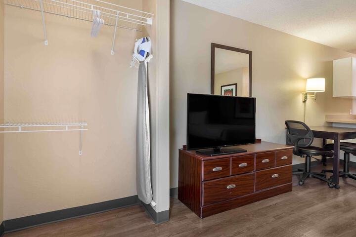 Room 12 of 32