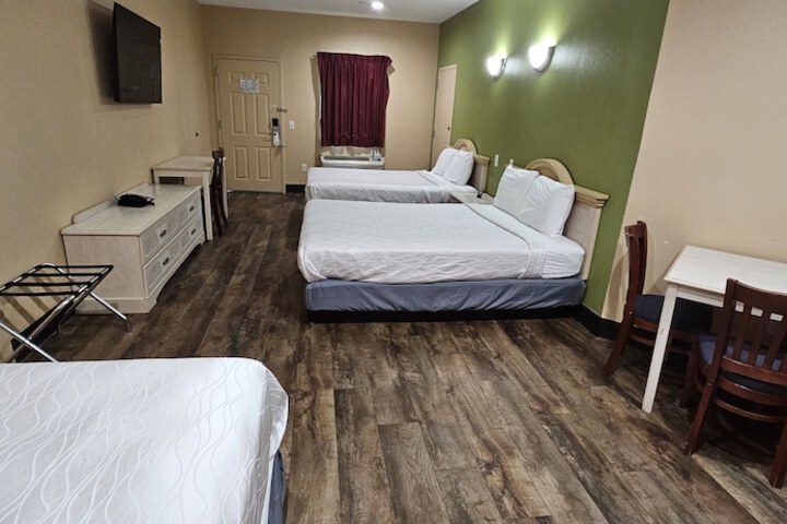 Room 33 of 48