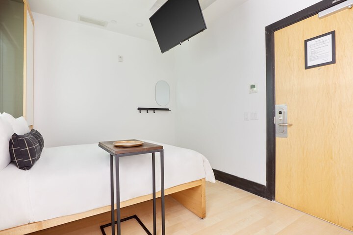 Room 22 of 33