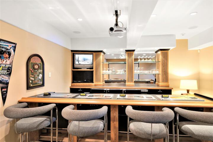 Lx10: Lake View Jewel Estate With Pool Table