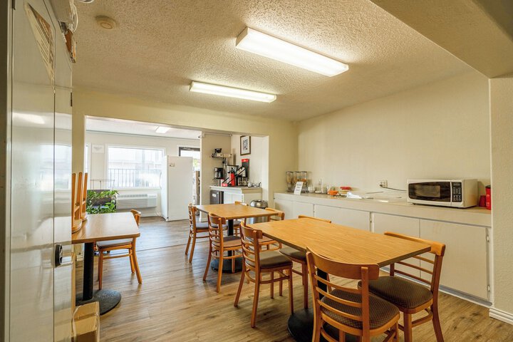 Regency Inn & Suites by OYO Bay City TX