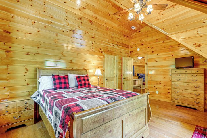 Hike Fish & Golf: Burnsville Retreat w / Deck!