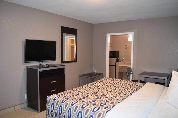 Room 13 of 16
