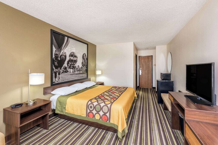 Room 9 of 25