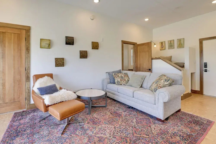Hot Tub & Views: Modern Home 15 Mi to Zion NP