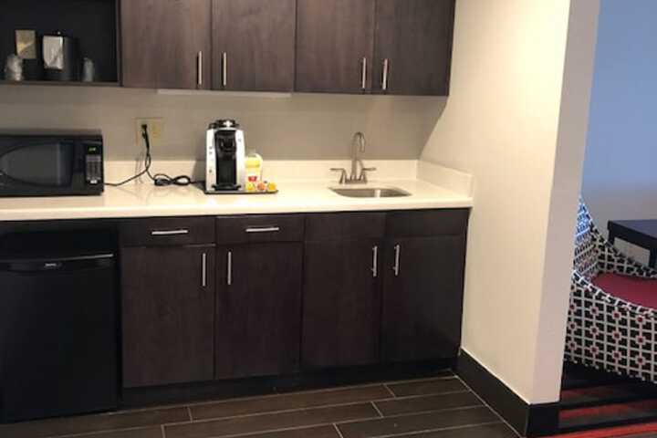 Holiday Inn & Suites Lafayette North by IHG