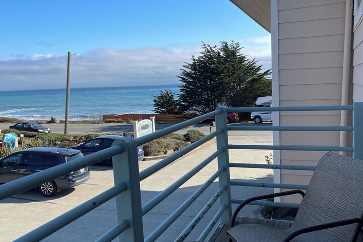 Cambria Landing Inn & Suites