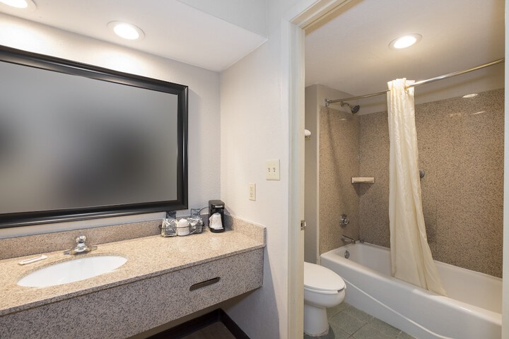Room 25 of 27
